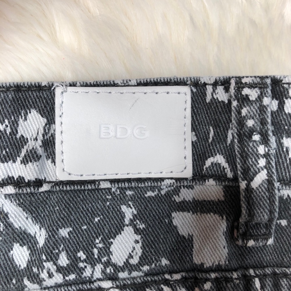 Urban Outfitters BDG High Rise Cut Off Shorts - Picture 3 of 4